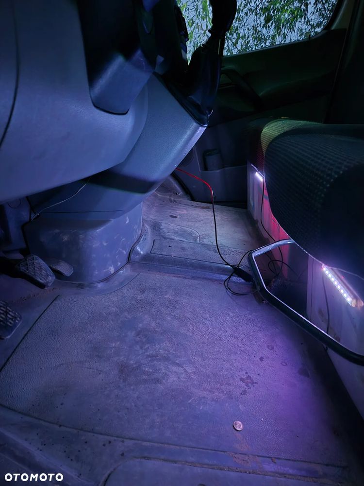 Mercedes-Benz Sprinter - 15