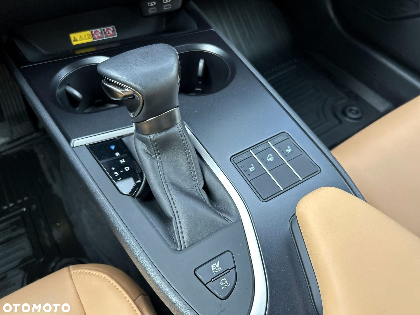Lexus UX - 17