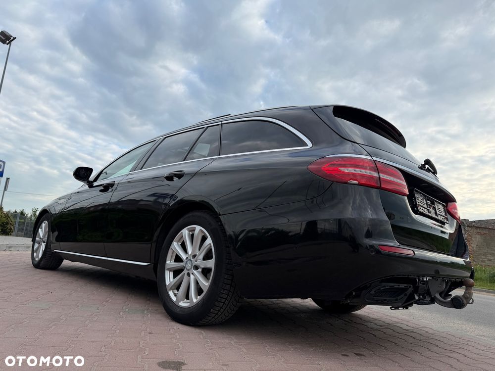 Mercedes-Benz Klasa E 220 d 4Matic 9G-TRONIC Avantgarde - 24