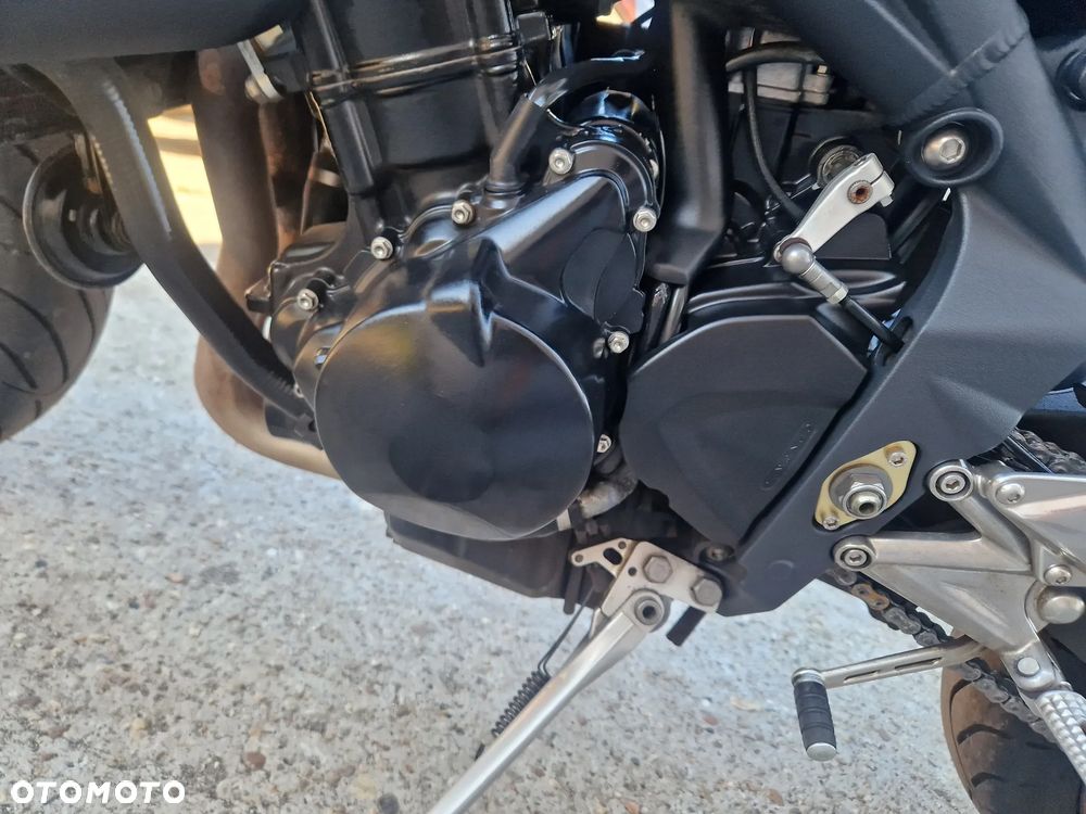 Triumph Street Triple - 29