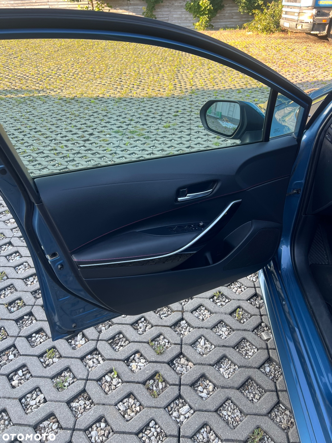 Toyota Corolla 2.0 Hybrid Touring Sports Team Deutschland - 18