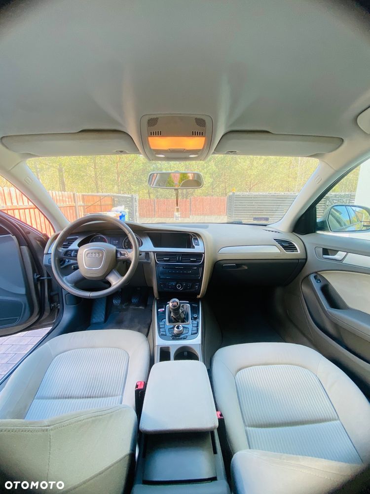 Audi A4 Avant 2.0 TDI DPF Ambiente - 22