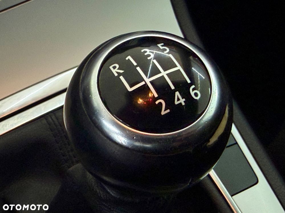 Volkswagen Passat - 25