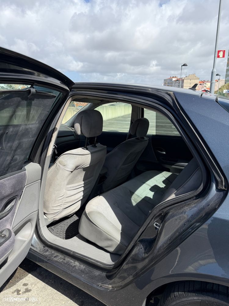 Renault Laguna 1.9 dCi Privilège - 9