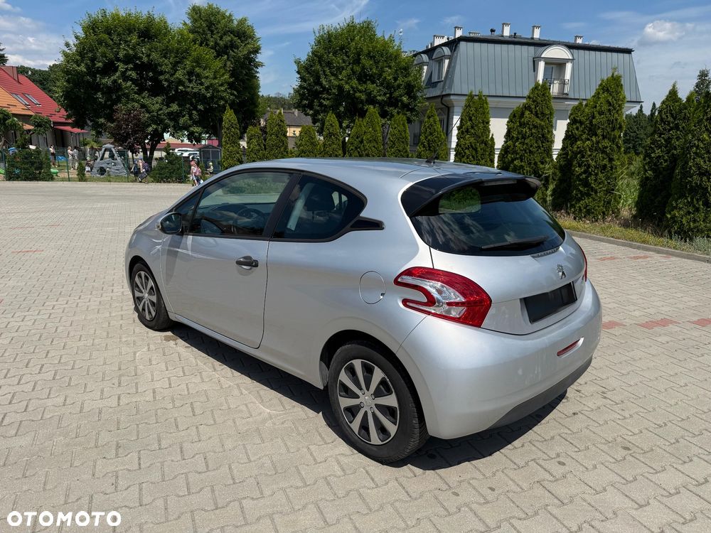 Peugeot 208 - 4