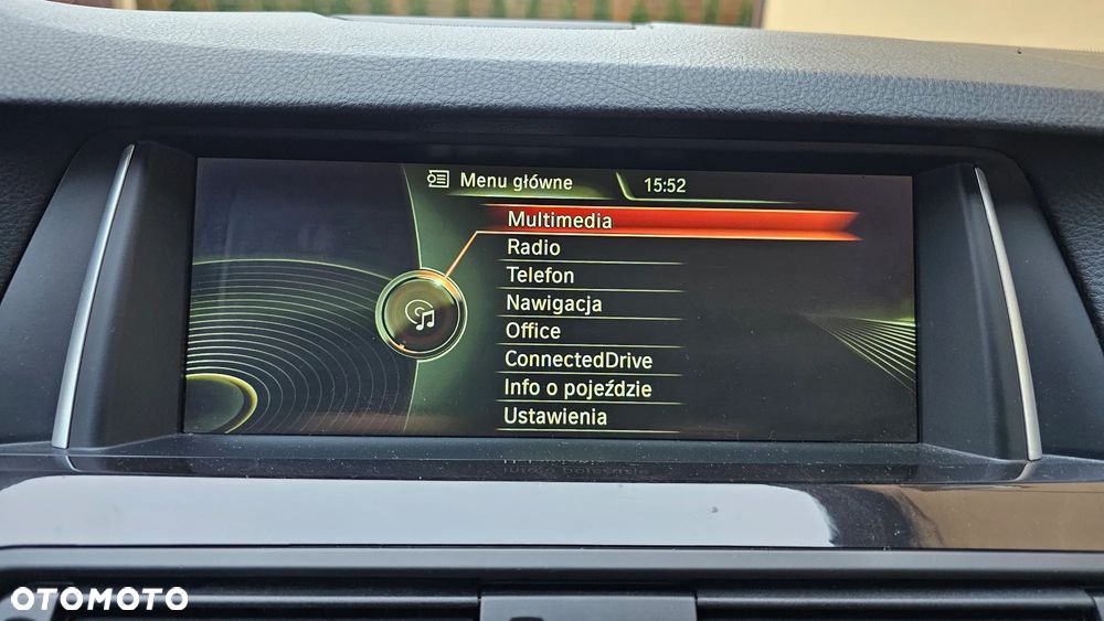 BMW Seria 5 528i xDrive Sport-Aut Luxury Line - 36