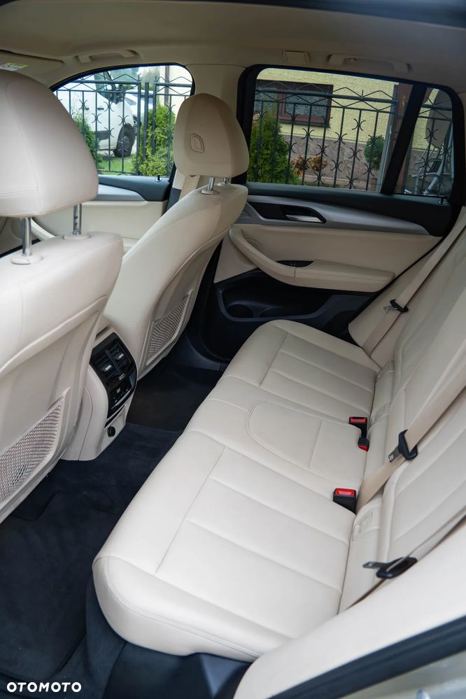 BMW X3 sDrive18d Advantage - 25