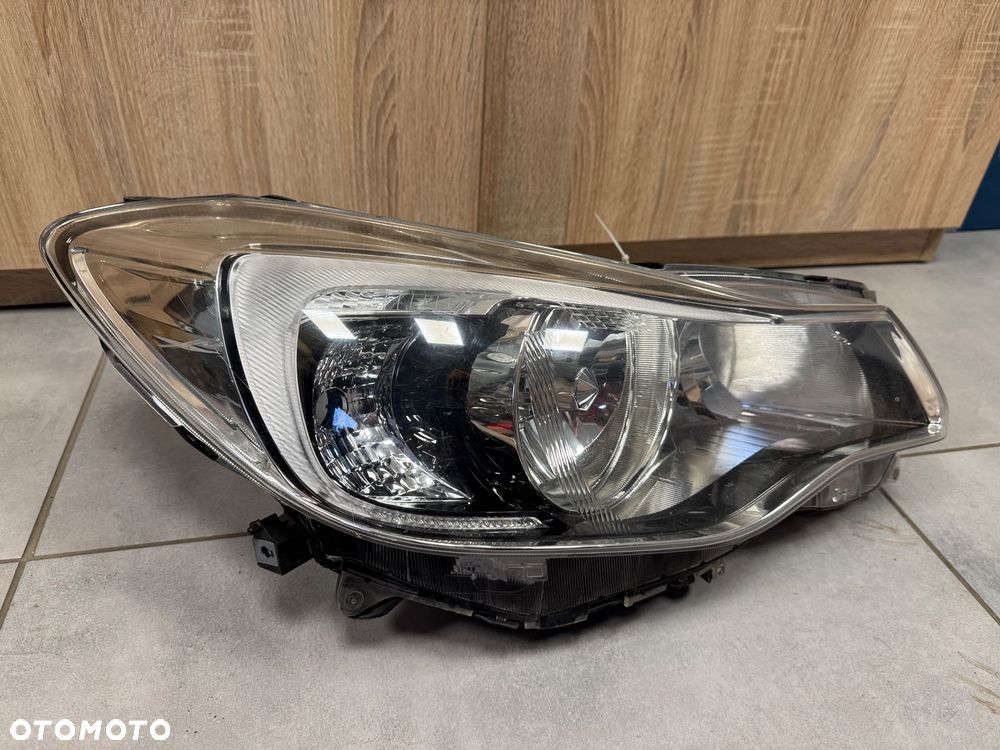 Subaru XV reflektor xenon prawy przód - 2