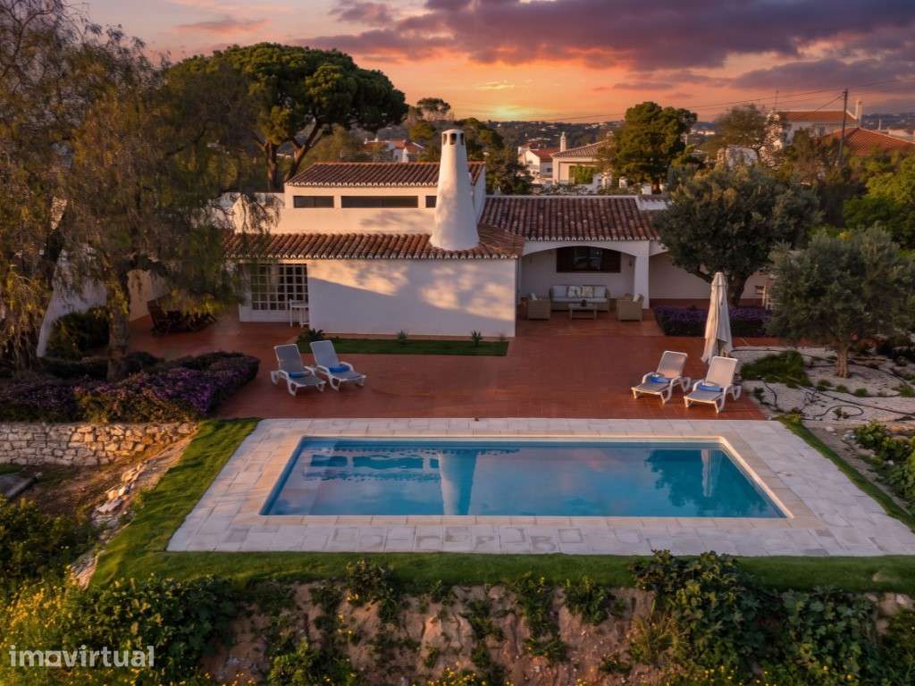 Moradia Térrea T5 com Piscina - Arquitetura Intemporal no Algarve - Grande imagem: 2/30