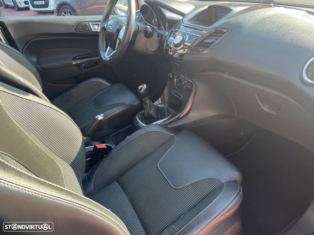 Ford Fiesta 1.0 EcoBoost S&S TITANIUM - 9