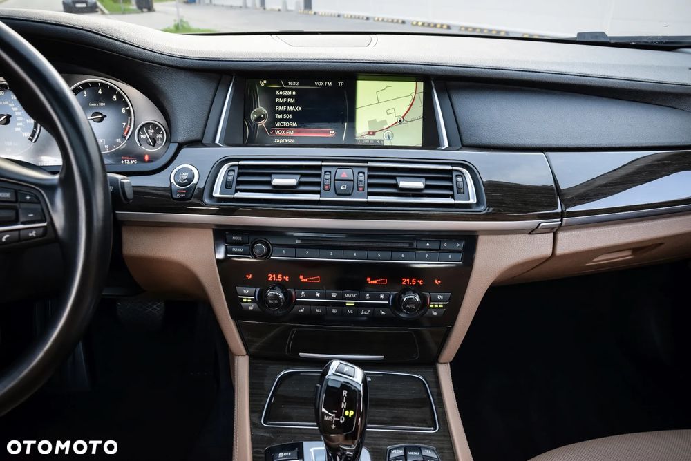 BMW Seria 7 740i L - 33