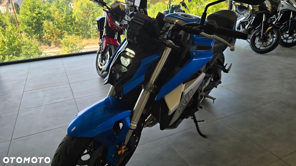 Suzuki GSX - 6