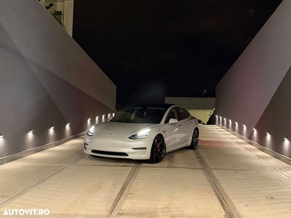 Tesla Model 3 Performance - 2