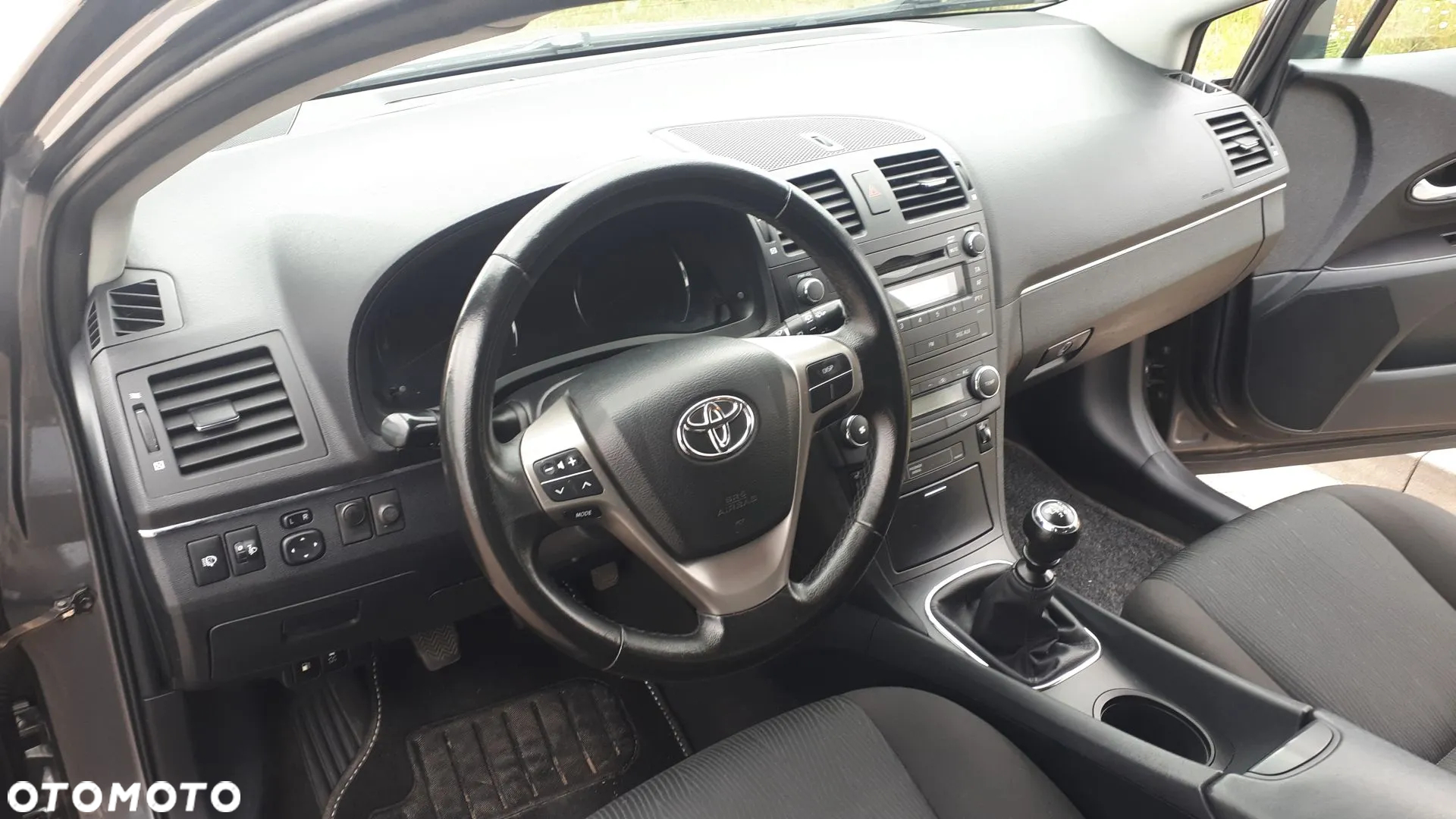 Toyota Avensis 1.6 Luna - 9