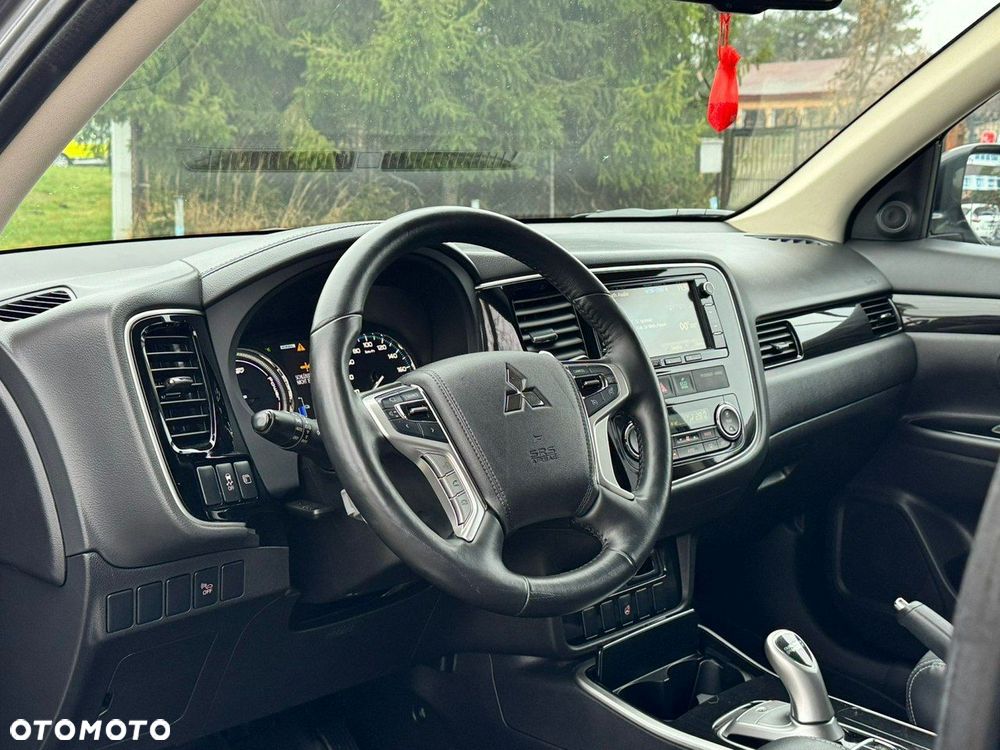 Mitsubishi Outlander - 23