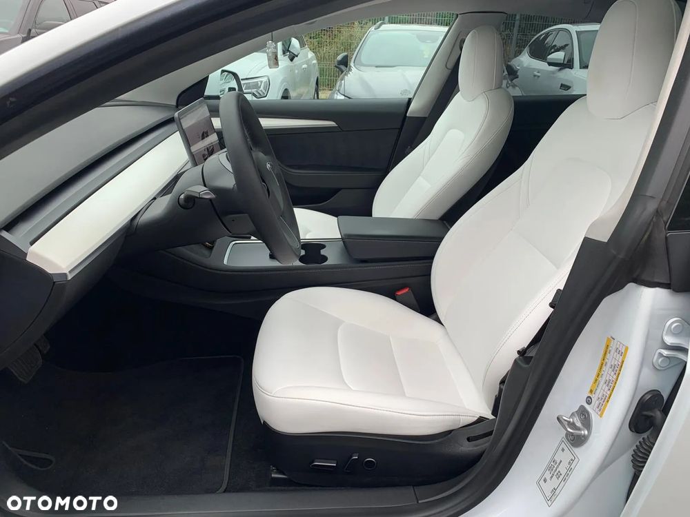 Tesla Model 3 - 5
