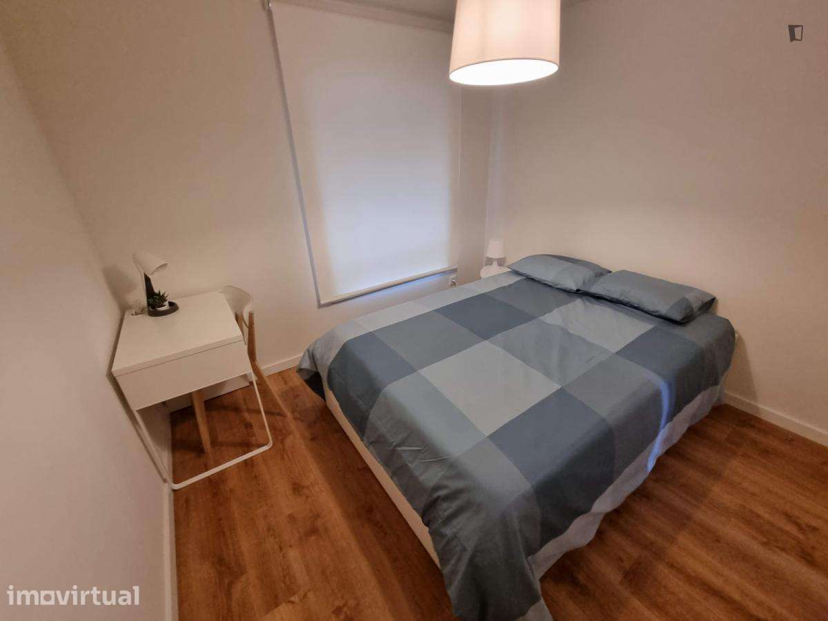 Quarto - localizado em Senhora da Hora Porto - Grande imagem: 2/20