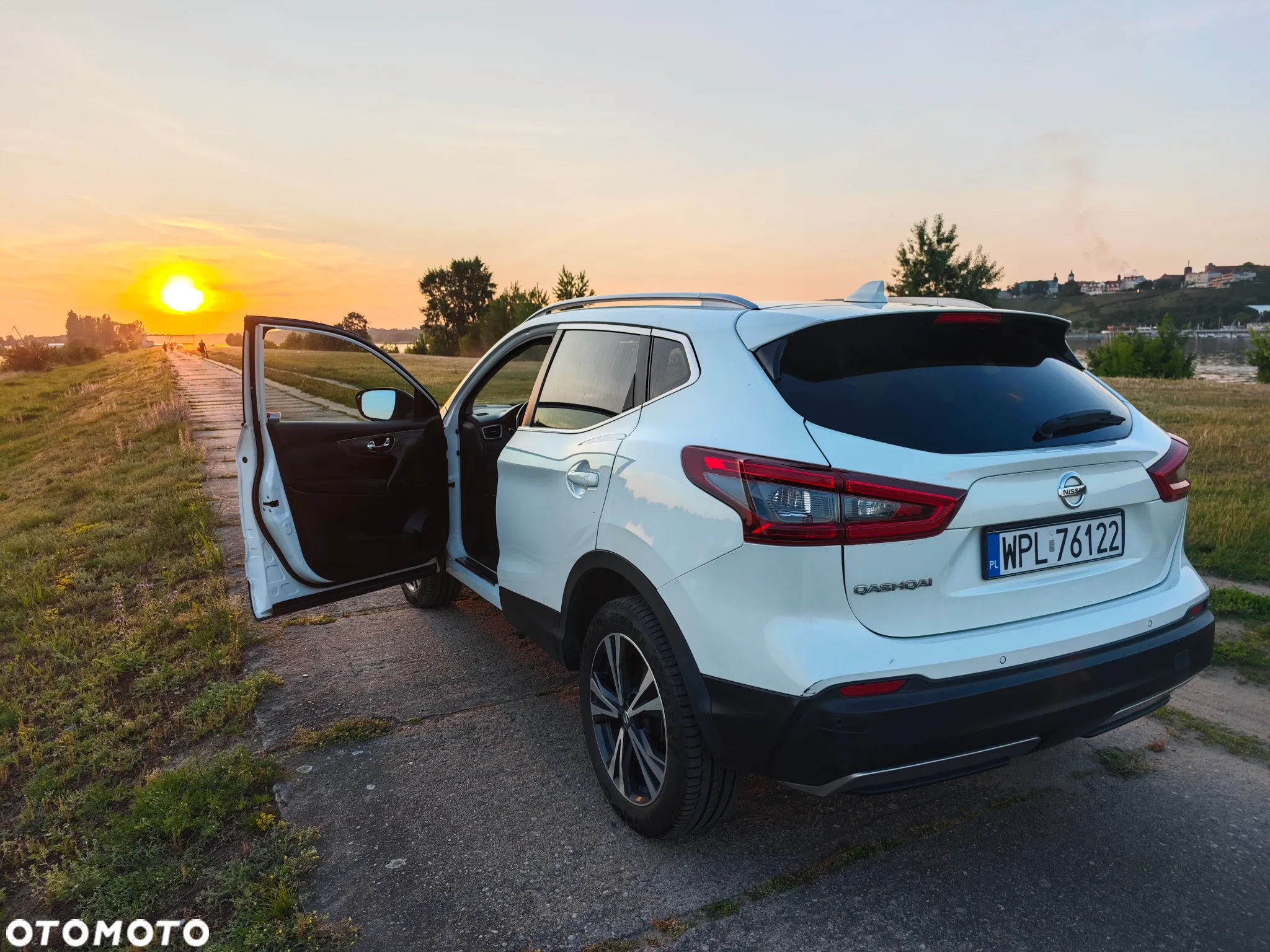 Nissan Qashqai 1.6 DIG-T N-Connecta - 17