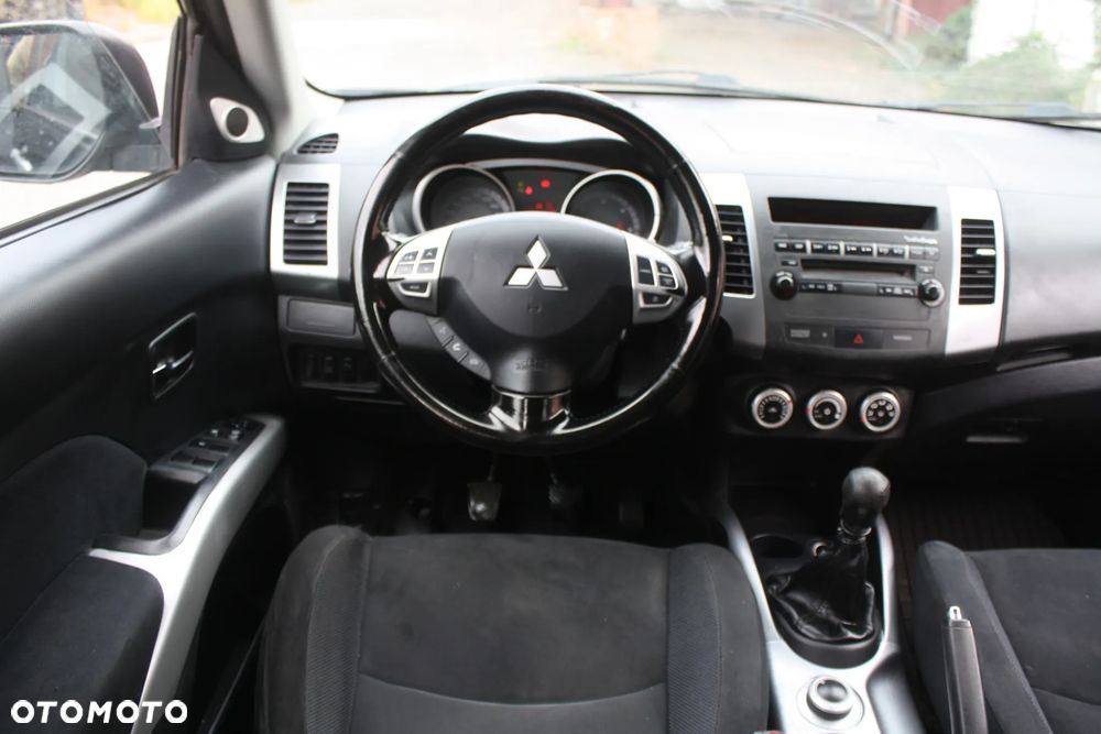 Mitsubishi Outlander - 15