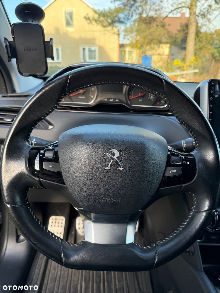 Peugeot 208 - 13
