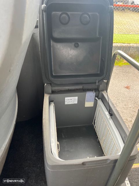 Toyota MINIBUS 4.0  OTIMO 2K COM RAMPA CADEIRA RODAS - 18