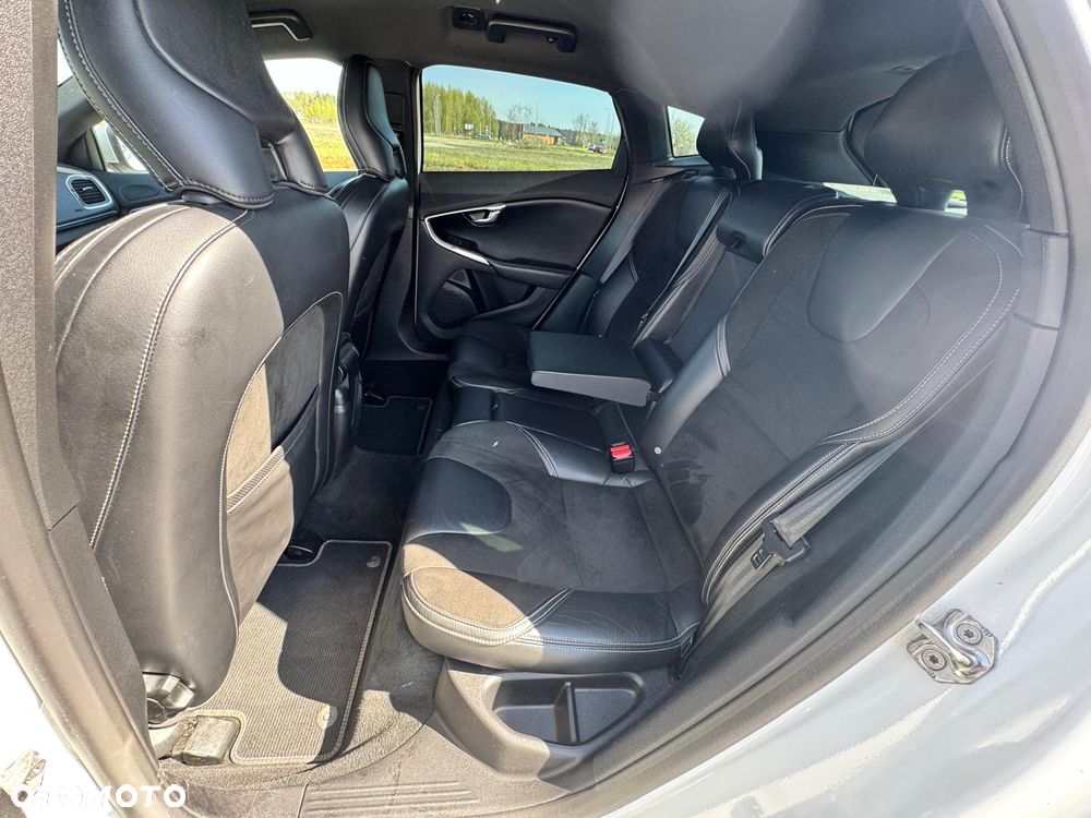 Volvo V40 D3 Geartronic RDesign - 14