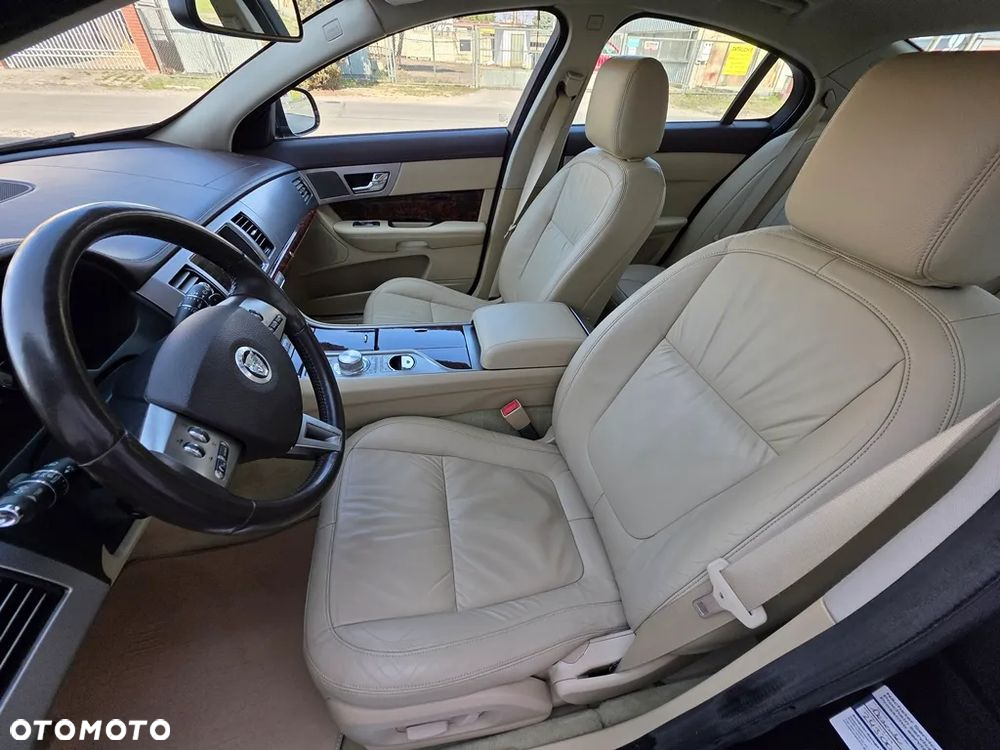 Jaguar XF 3.0 V6 D Premium Luxury - 20