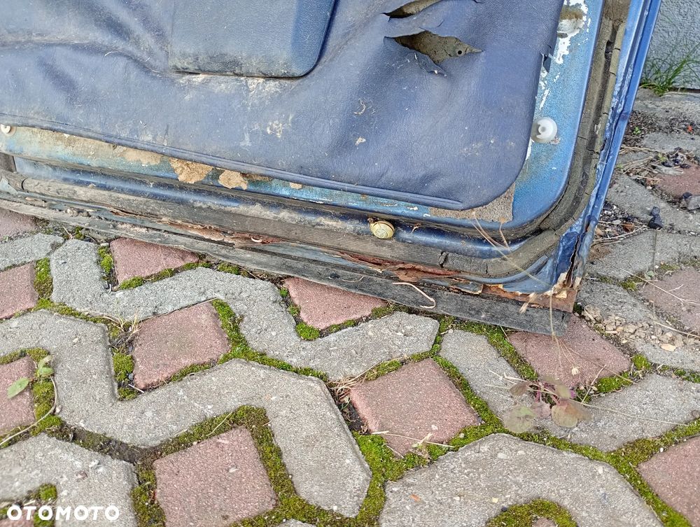 Mercedes 123 kombi tylne lewe drzwi z szyba i zamkiem - 7
