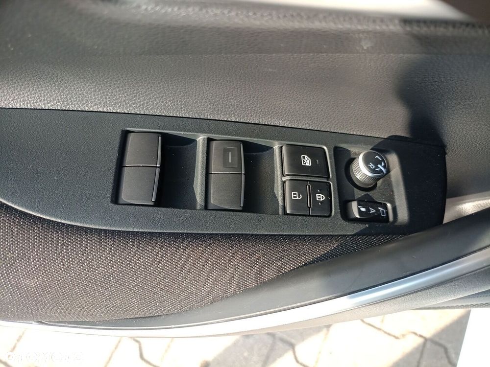 Toyota Corolla 1.8 Hybrid Style - 16