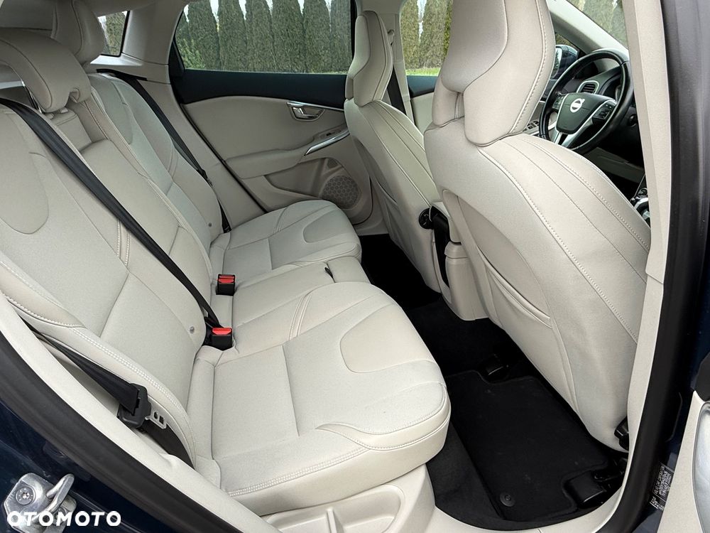 Volvo V40 - 24