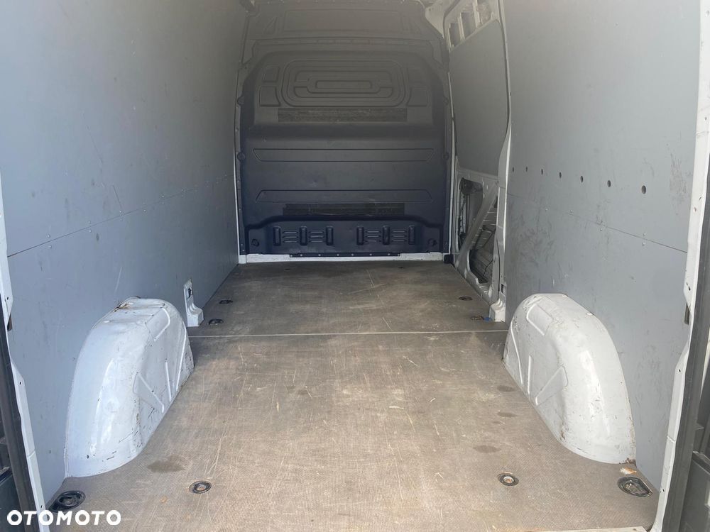 Mercedes-Benz Sprinter - 13