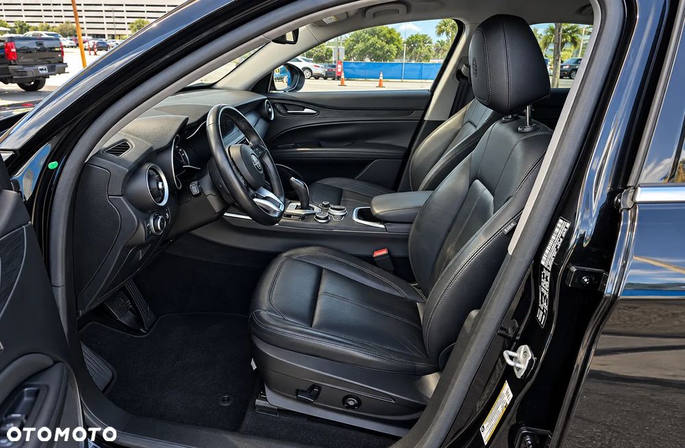 Alfa Romeo Stelvio - 8