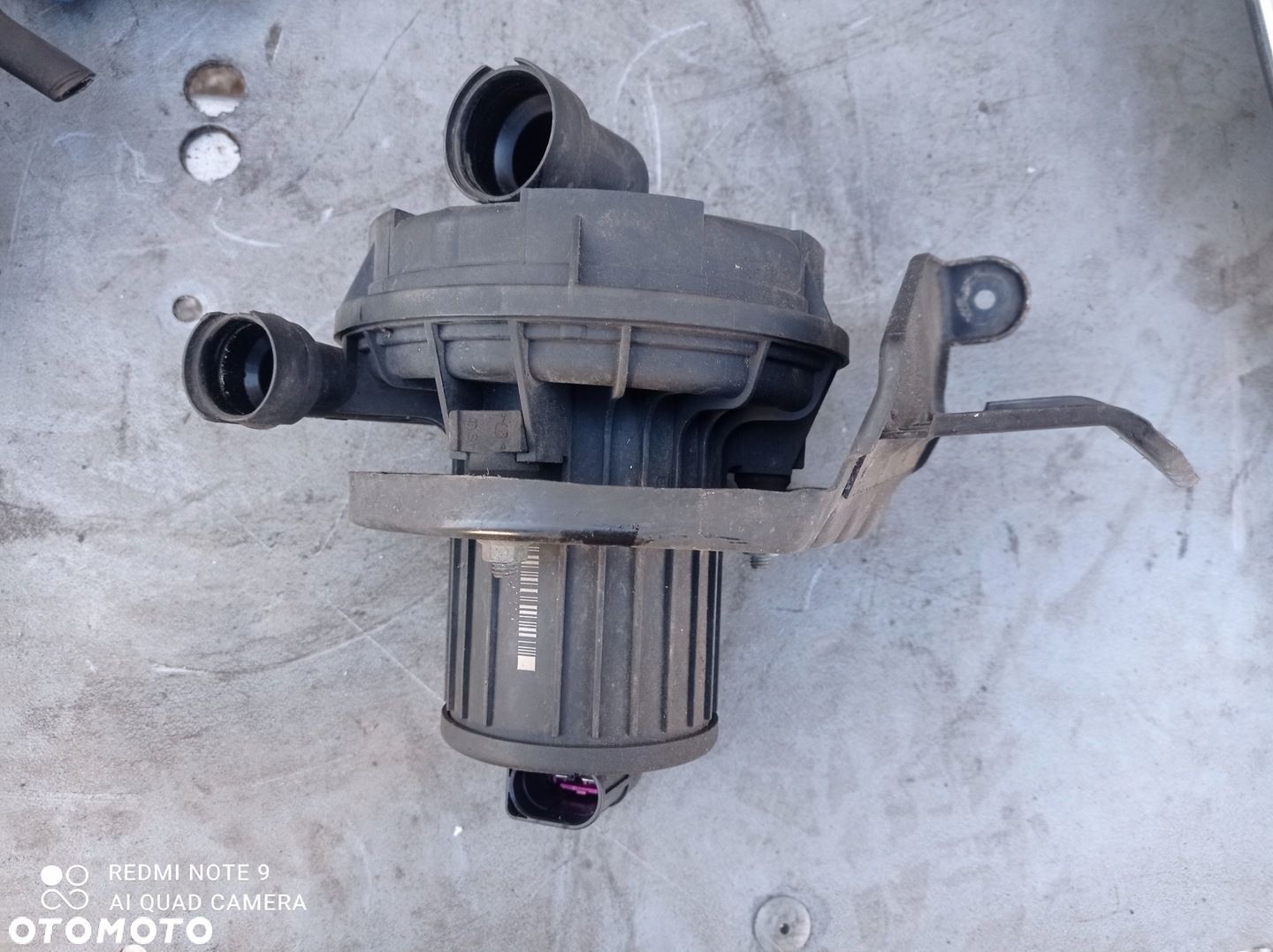 Pompa Powietrza Audi A4 B6 2.4 V6 8E0906613D - 1