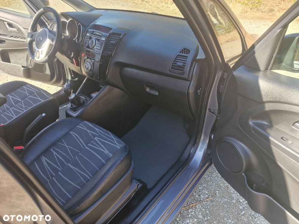 Kia Venga 1.6 CVVT Black Collection - 23