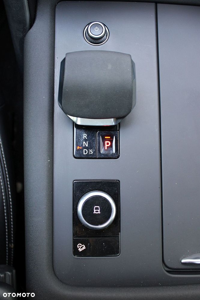 Land Rover Discovery 2.0 P300 R-Dynamic S - 30