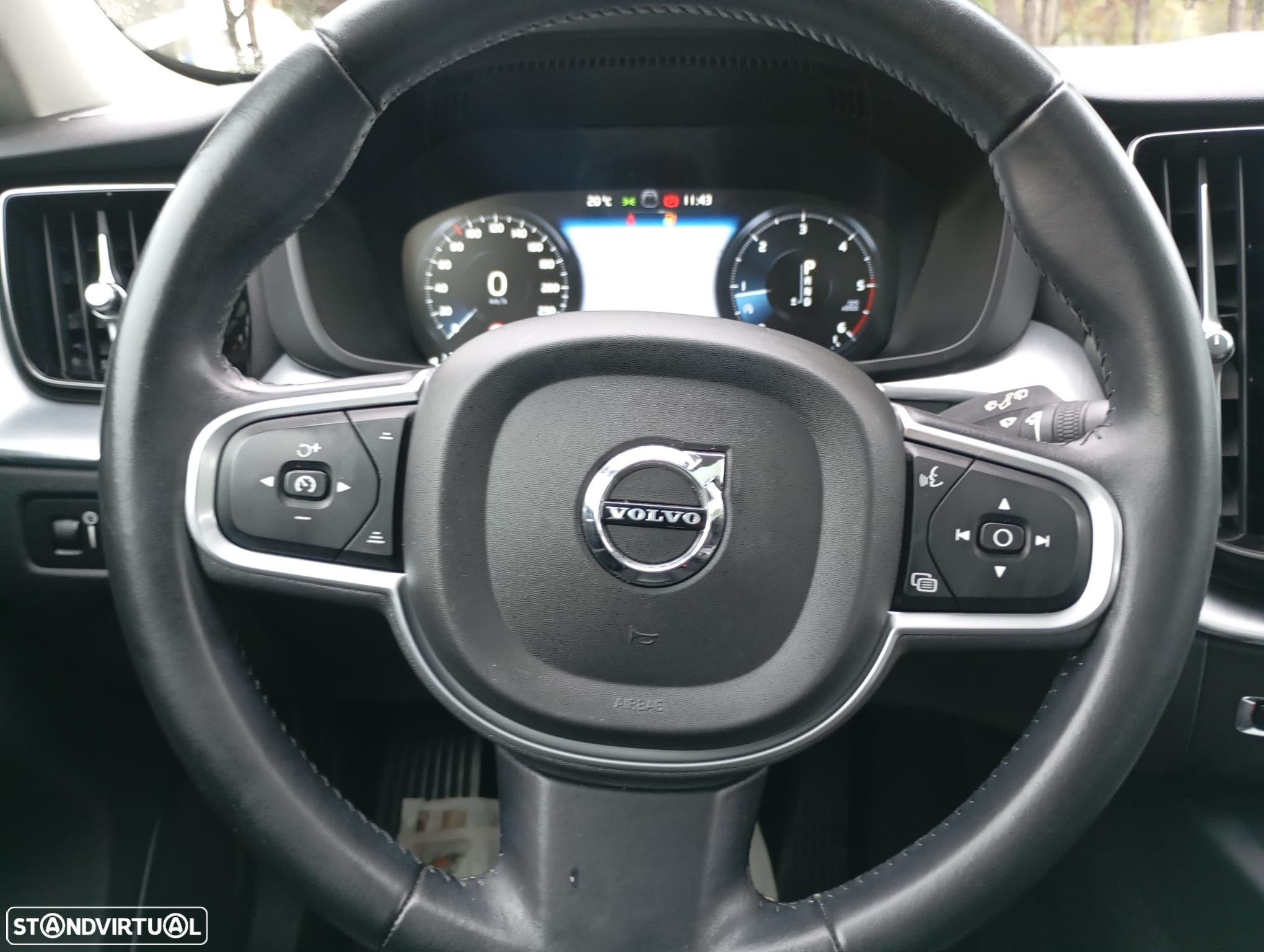 Volvo XC 60 2.0 D4 Momentum AWD Geartronic - 15