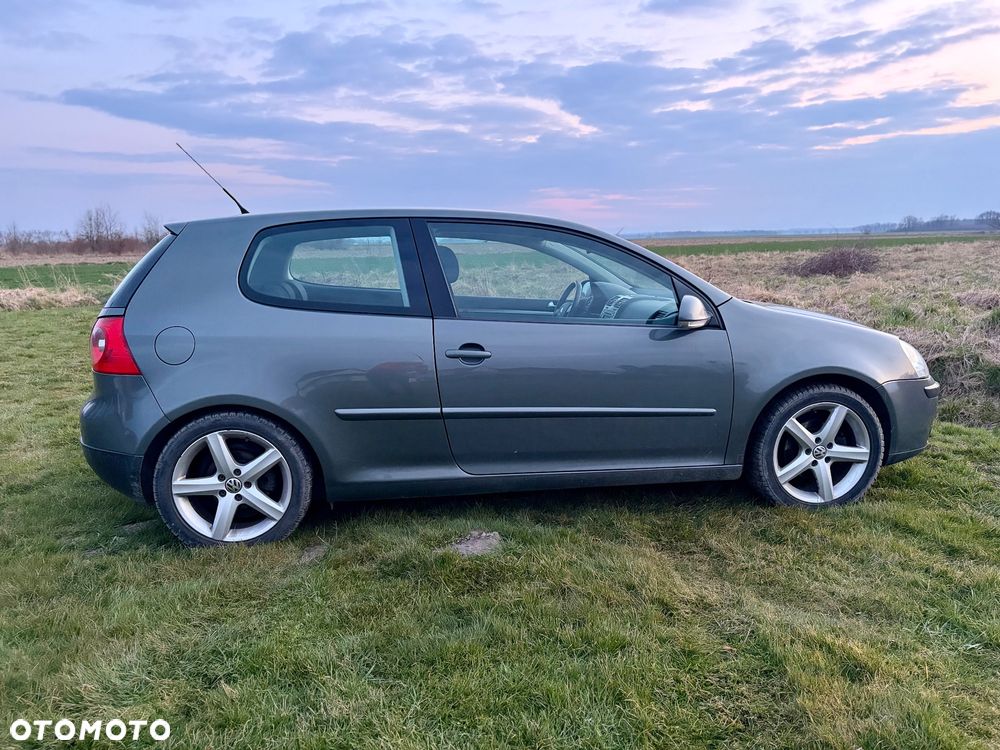 Volkswagen Golf 1.6 FSI Comfortline - 6