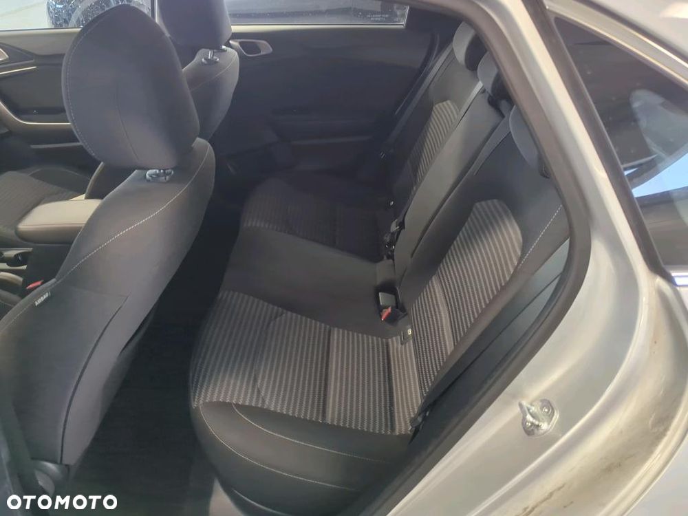 Kia Ceed 1.5 T-GDI M - 11