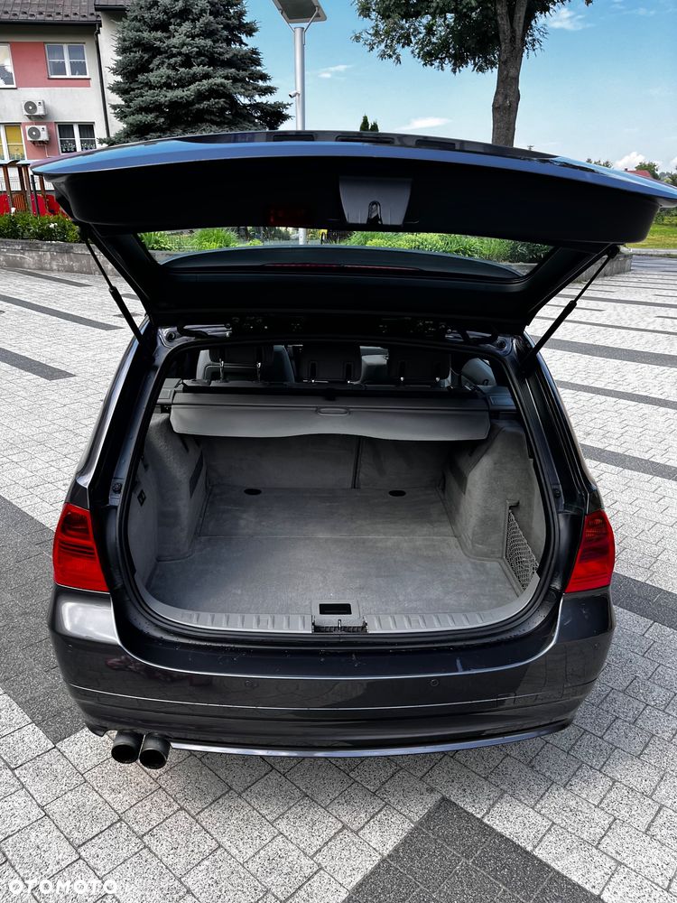 BMW Seria 3 325i xDrive - 9