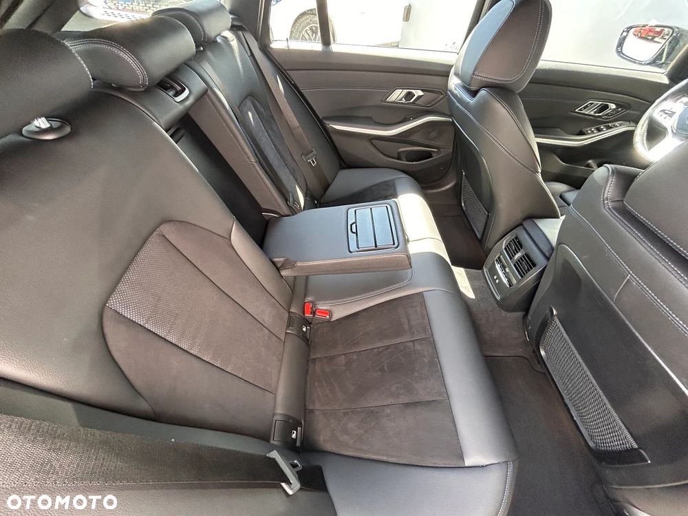BMW Seria 3 320d xDrive MHEV M Sport sport - 21