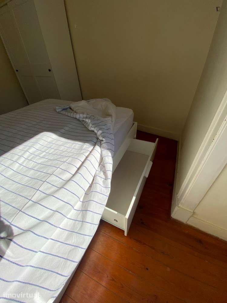 Quarto - localizado em Intendente Lisbon - Grande imagem: 3/29