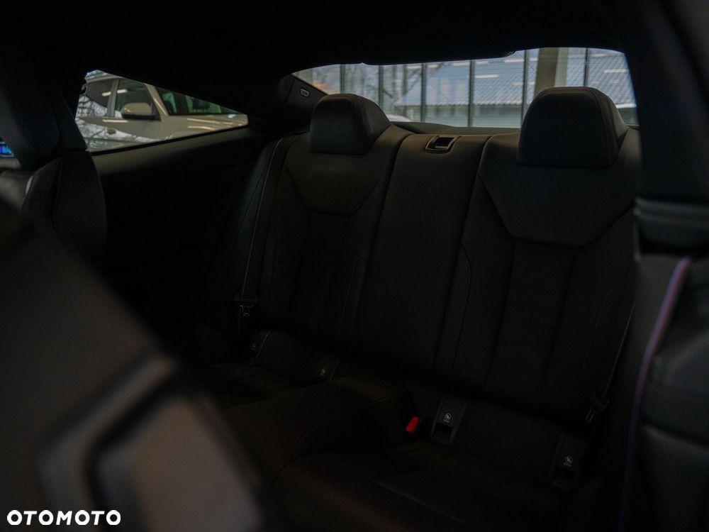BMW M4 Competition M xDrive sport - 23
