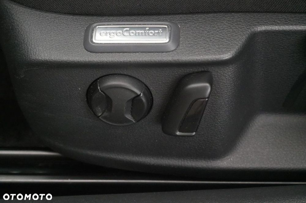 Volkswagen Passat Variant 2.0 TDI EVO Business - 27