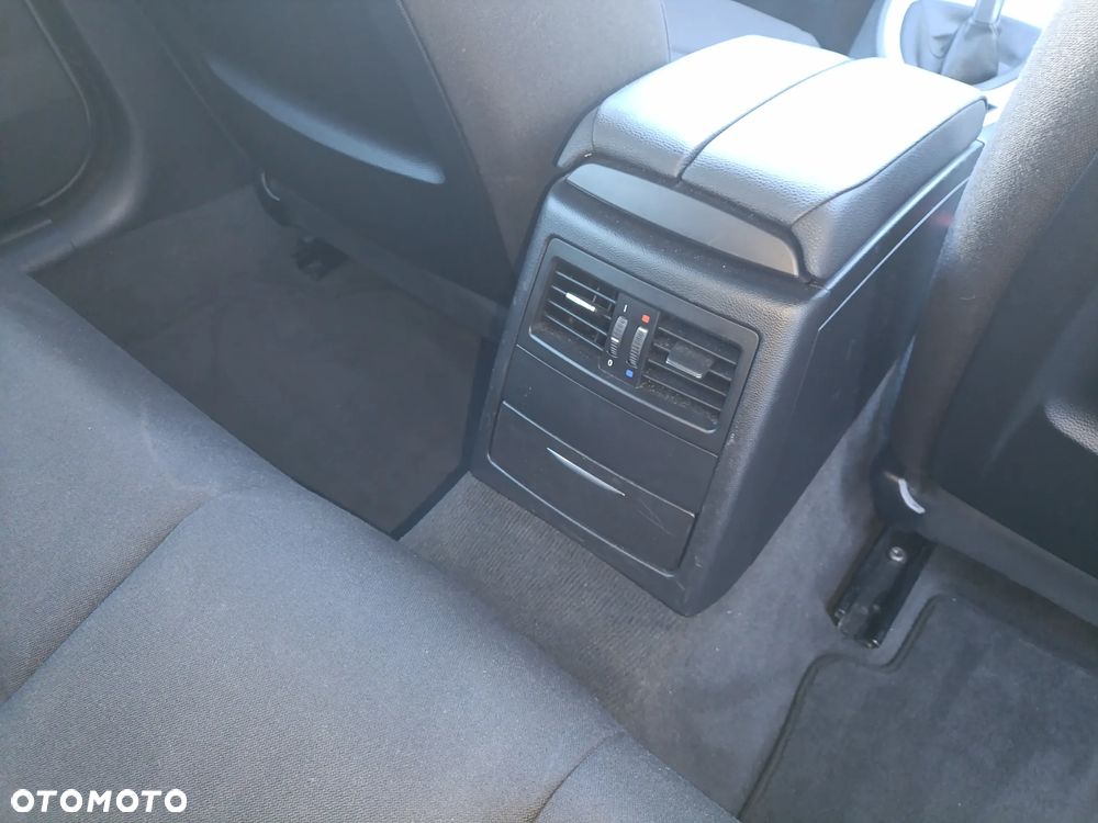 BMW Seria 3 318i Edition Exclusive - 24