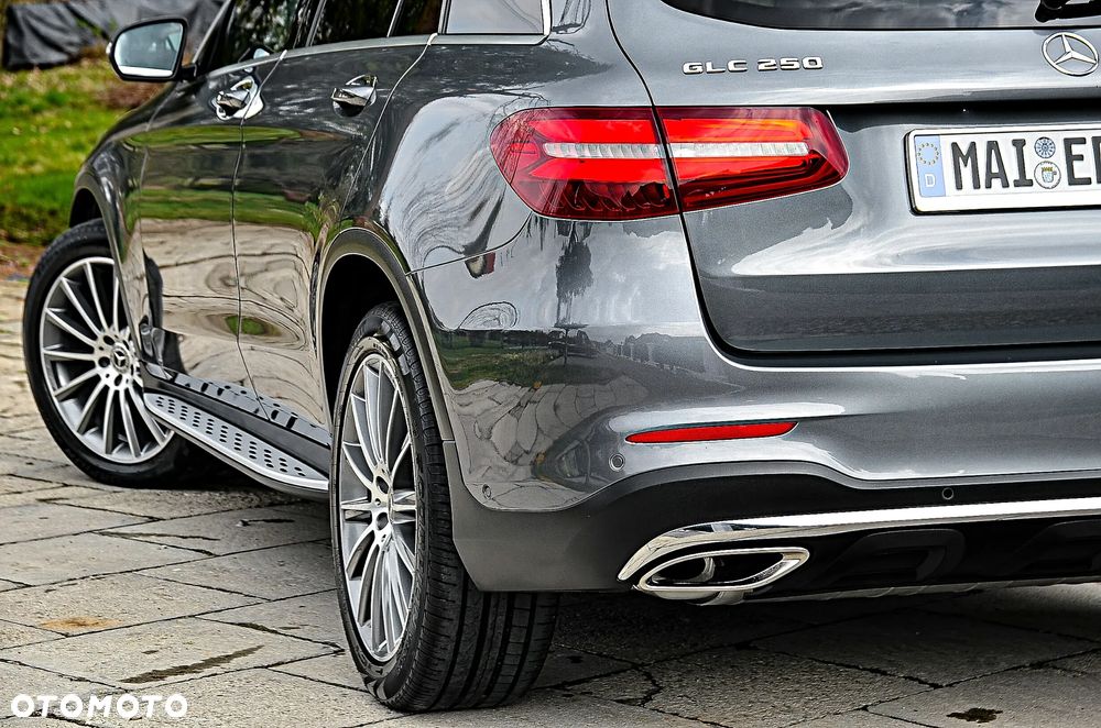 Mercedes-Benz GLC 250 4Matic 9G-TRONIC AMG Line - 16