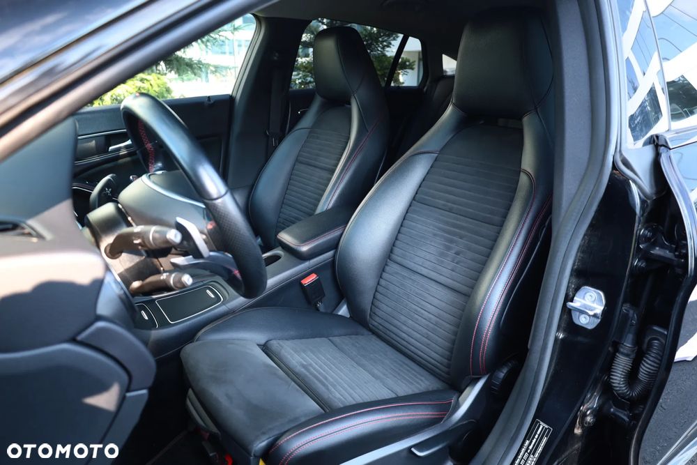 Mercedes-Benz CLA 200 7G-DCT AMG Line - 14