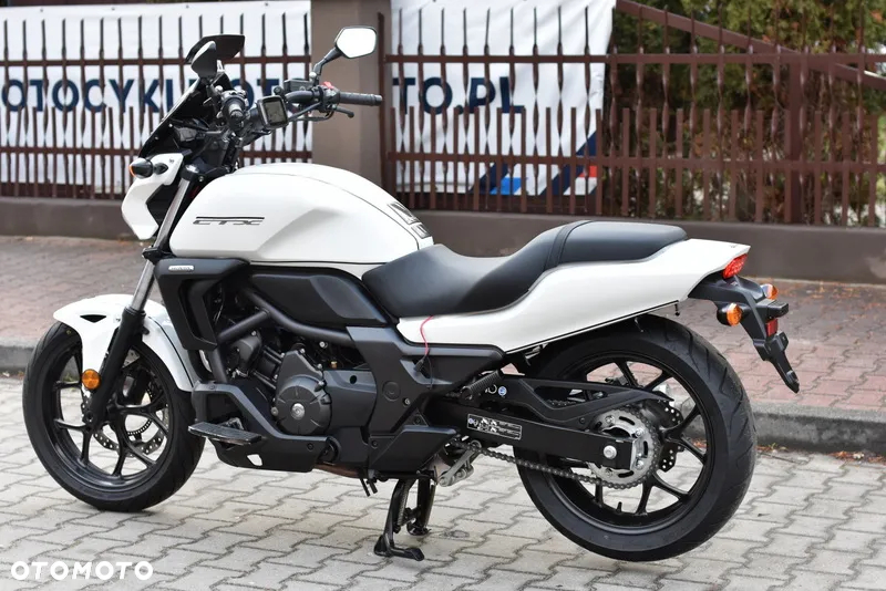 Honda CTX - 13
