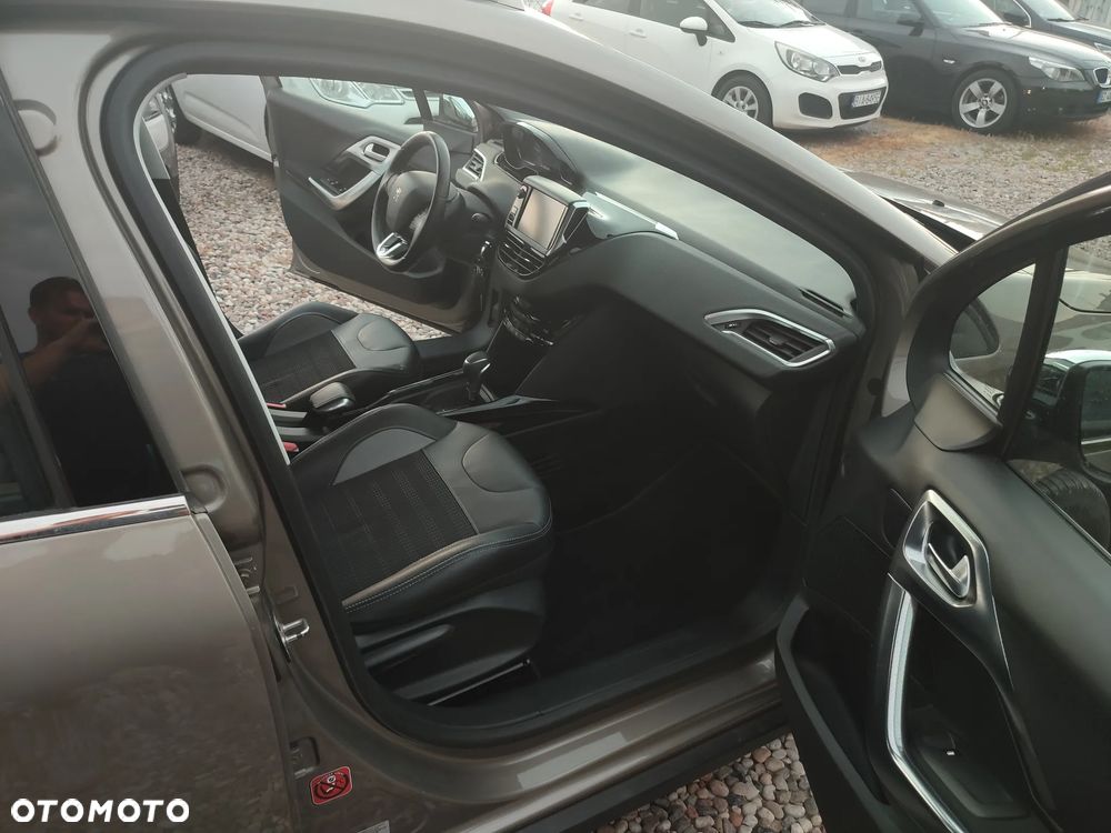 Peugeot 2008 1.2 Pure Tech GPF Allure S&S EAT6 - 27