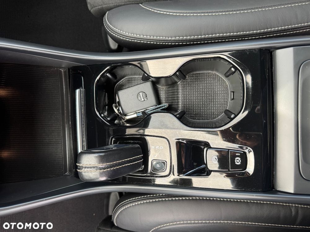 Volvo XC 40 T2 Core - 32