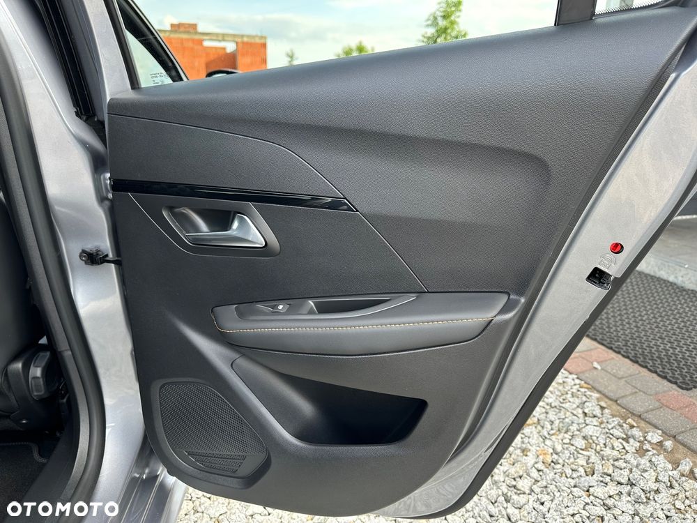 Peugeot 208 e-208 50kWh Business - 25